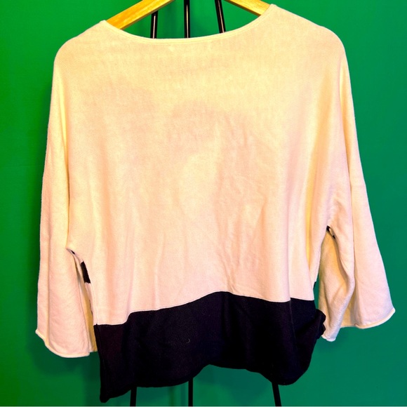 Tommy Bahama XS Black & White Design good for S/M Soft two-third Sleeve - Picture 7 of 10